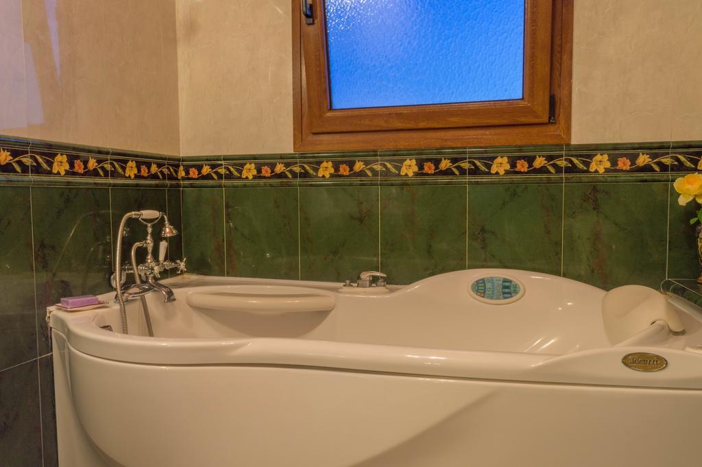 Luxury Villa קרטרוס מראה חיצוני תמונה